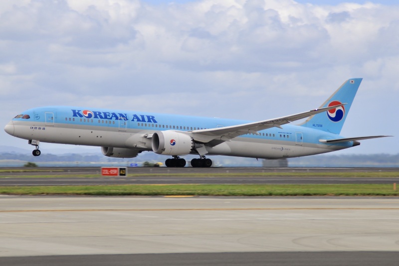 Photo of HL7206 - Korean Air Boeing 787-9 at AKL on AeroXplorer Aviation Database