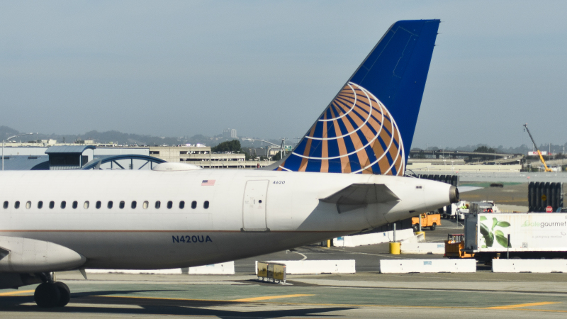 Photo of N420UA - United Airlines Airbus A320 at SFO on AeroXplorer Aviation Database