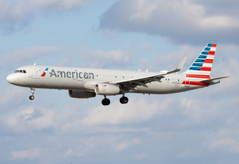 Photo of N996AN - American Airlines Airbus A321-200 at PHL on AeroXplorer Aviation Database
