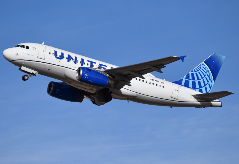Photo of N877UA - United Airlines Airbus A319 at DEN on AeroXplorer Aviation Database