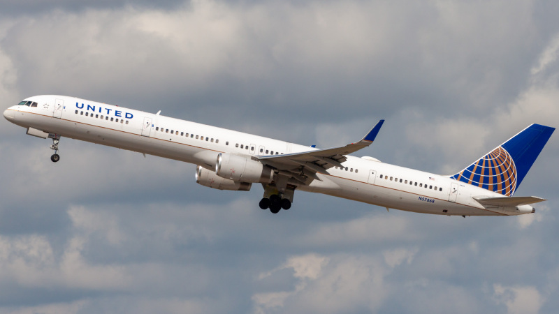 Photo of N57868 - United Airlines Boeing 757-300 at IAH on AeroXplorer Aviation Database