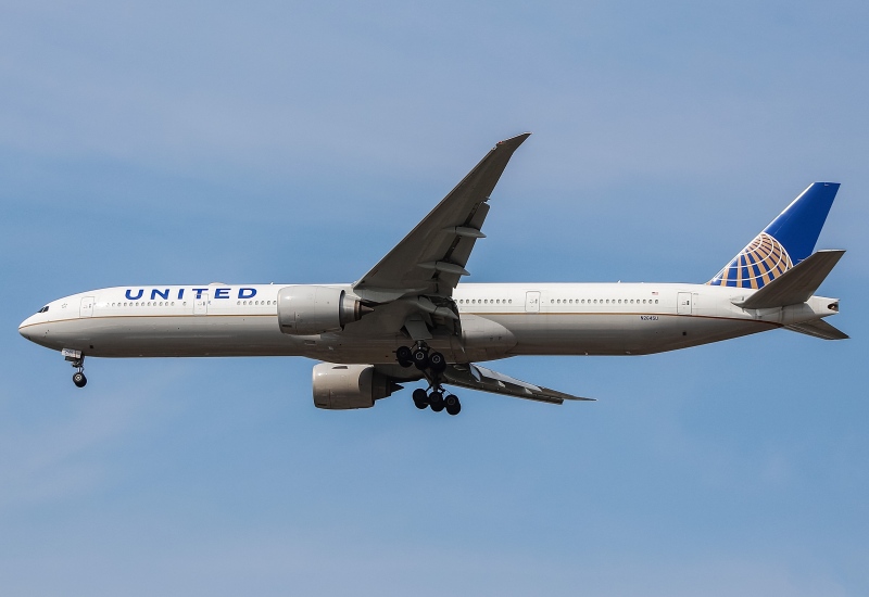 Photo of N2645U - United Airlines Boeing 777-300ER at ORD on AeroXplorer Aviation Database