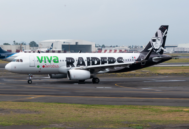 Photo of XA-VAK - VivaAerobus Airbus A320 at MEX on AeroXplorer Aviation Database