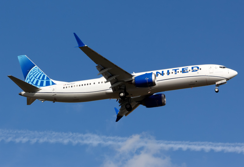 Photo of N37527 - United Airlines Boeing 737 MAX 9 at MCO on AeroXplorer Aviation Database