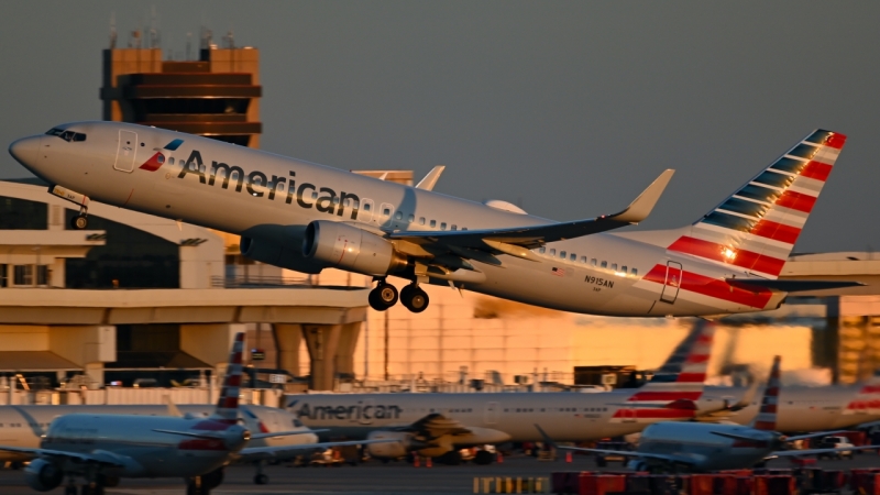 Photo of N915AN - American Airlines Boeing 737-800 at DFW on AeroXplorer Aviation Database