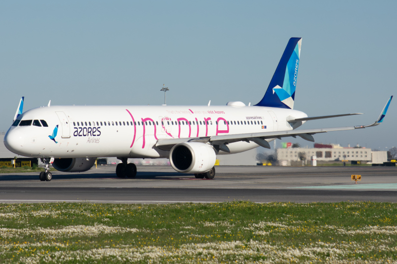 Photo of CS-TSI - Azores Airlines Airbus A321LR at LIS on AeroXplorer Aviation Database