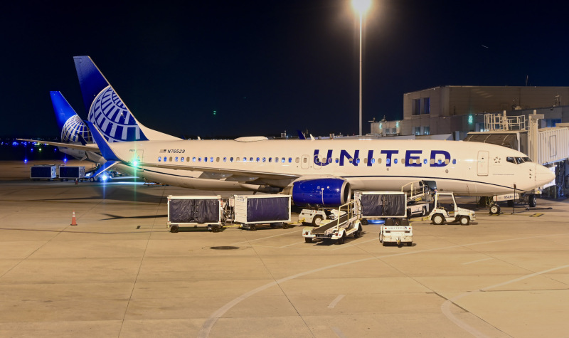 Photo of N76529 - United Airlines Boeing 737-800 at MCO on AeroXplorer Aviation Database