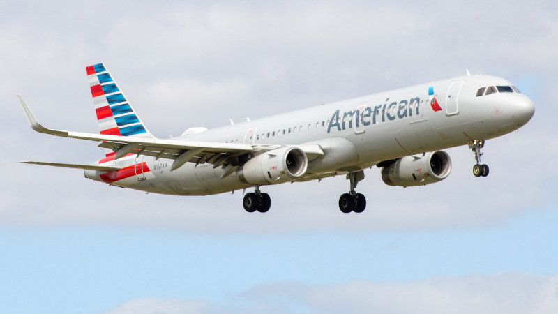 Photo of N167AN - American Airlines Airbus A321-200 at MIA on AeroXplorer Aviation Database