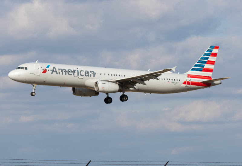 Photo of N973UY - American Airlines Airbus A321-200 at PHL on AeroXplorer Aviation Database