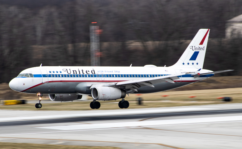 Photo of N475UA - United Airlines Airbus A320 at CMH on AeroXplorer Aviation Database