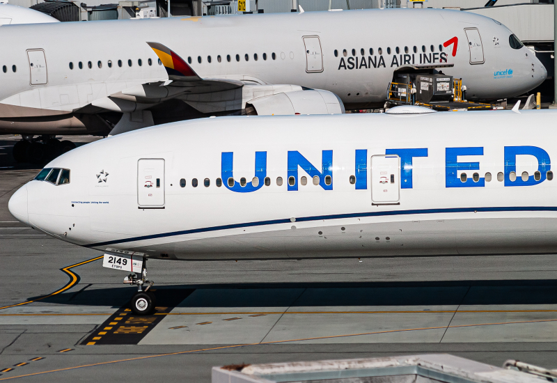 Photo of N2749U - United Airlines Boeing 777-300ER at SFO on AeroXplorer Aviation Database