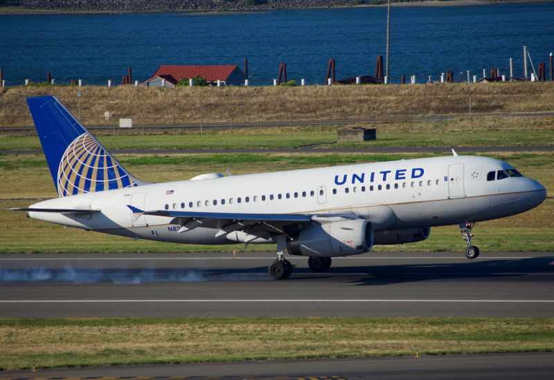Photo of N820UA - United Airlines Airbus A319 at PDX on AeroXplorer Aviation Database