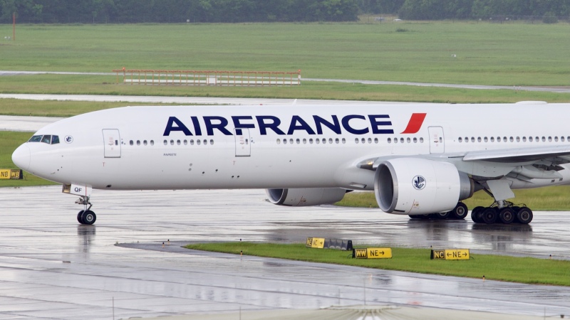 Photo of F-GSQF - Air France Boeing 777-300ER at IAH on AeroXplorer Aviation Database