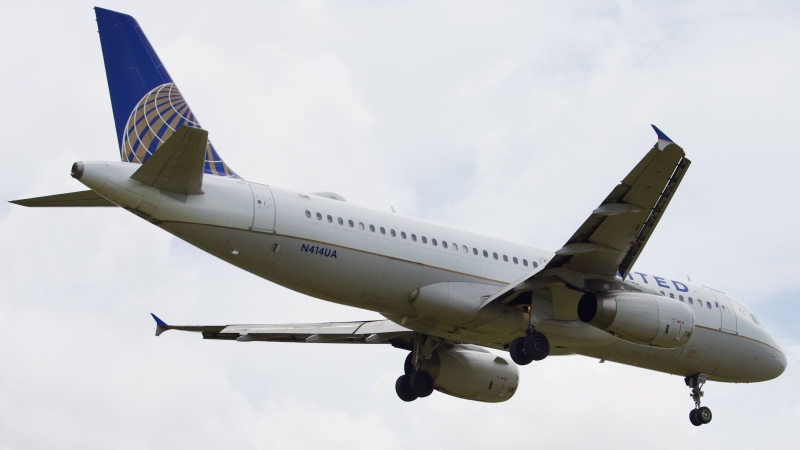 Photo of N414UA - United Airlines Airbus A320 at IAH on AeroXplorer Aviation Database