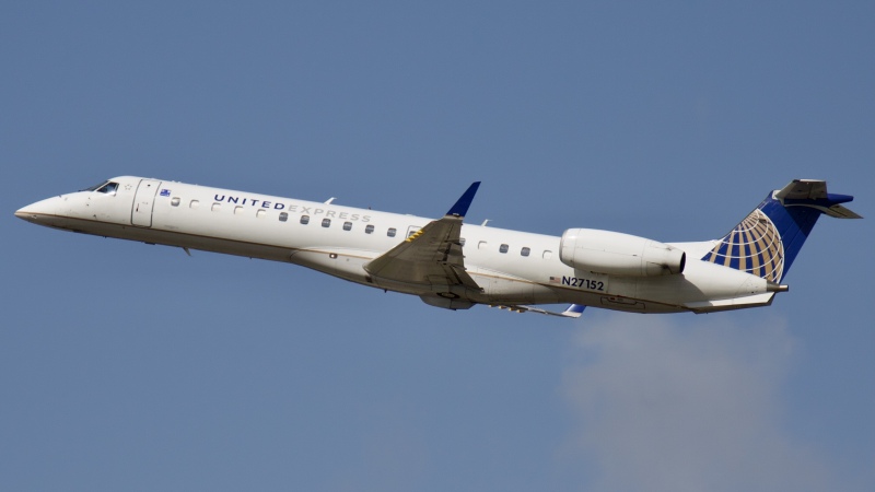 Photo of N27152 - United Express Embraer ERJ145 at IAH on AeroXplorer Aviation Database