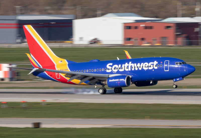 Photo of N907WN - Southwest Airlines Boeing 737-700 at MKE on AeroXplorer Aviation Database