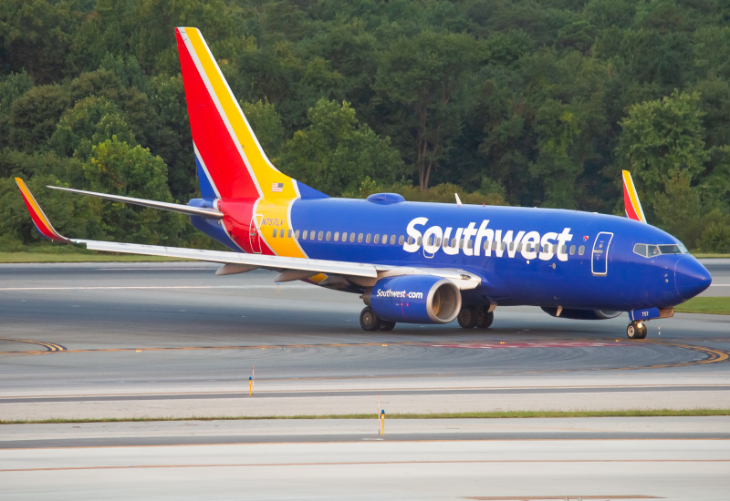 Photo of N757LV - Southwest Airlines Boeing 737-700 at BWI on AeroXplorer Aviation Database