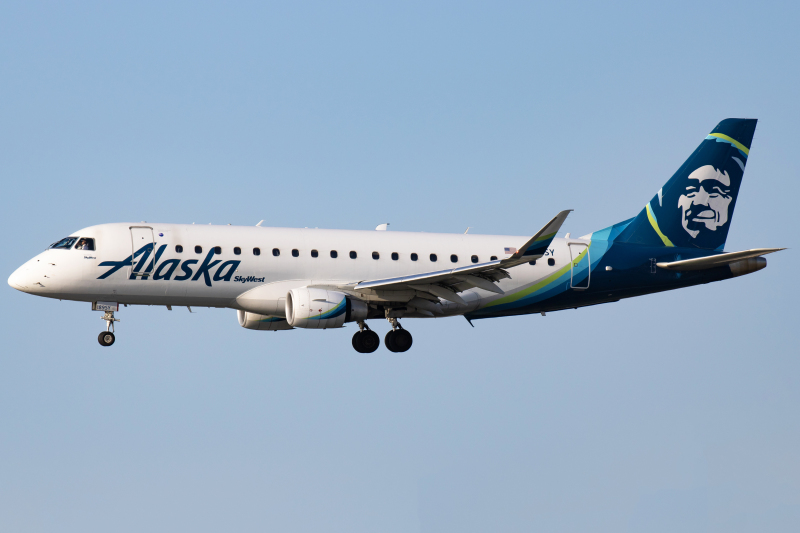 Photo of N189SY - Alaska Airlines Embraer E175 at SAN on AeroXplorer Aviation Database