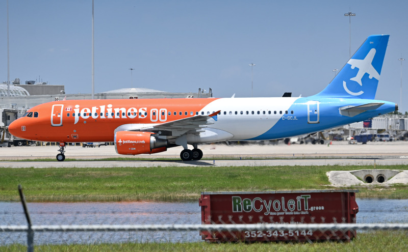 Photo of C-GCJL - Canada Jetlines Airbus A320 at MCO on AeroXplorer Aviation Database