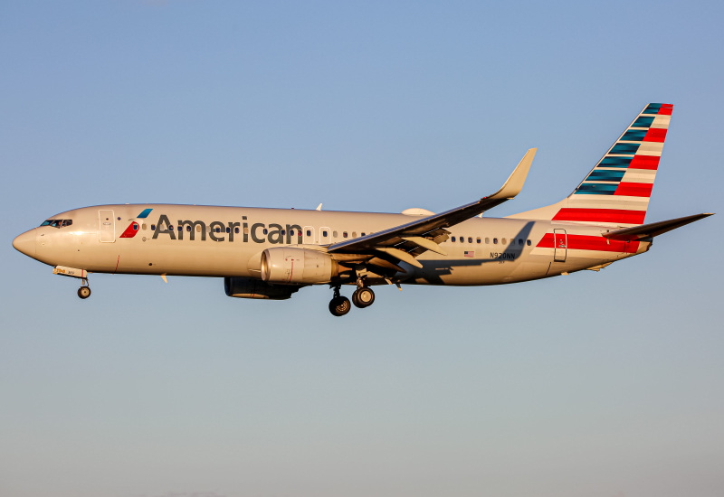 Photo of N920NN - American Airlines Boeing 737-800 at Bwi on AeroXplorer Aviation Database