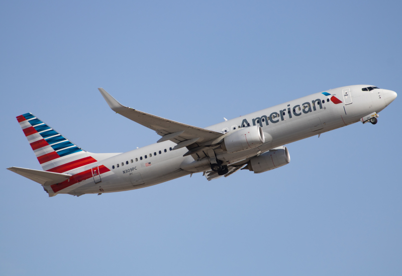 Photo of N309PC - American Airlines Boeing 737-800 at PHX on AeroXplorer Aviation Database
