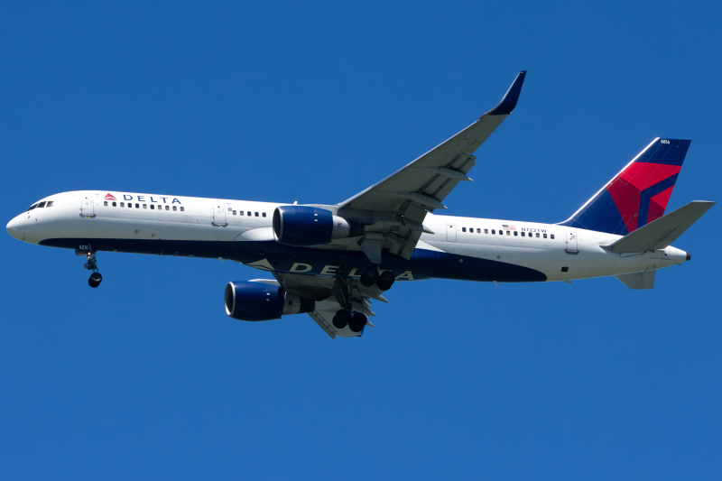 Photo of N722TW - Delta Airlines Boeing 757-200 at SFO on AeroXplorer Aviation Database