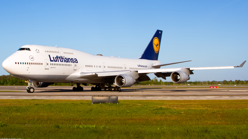Photo of D-ABVY - Lufthansa Boeing 747-400 at MCO on AeroXplorer Aviation Database