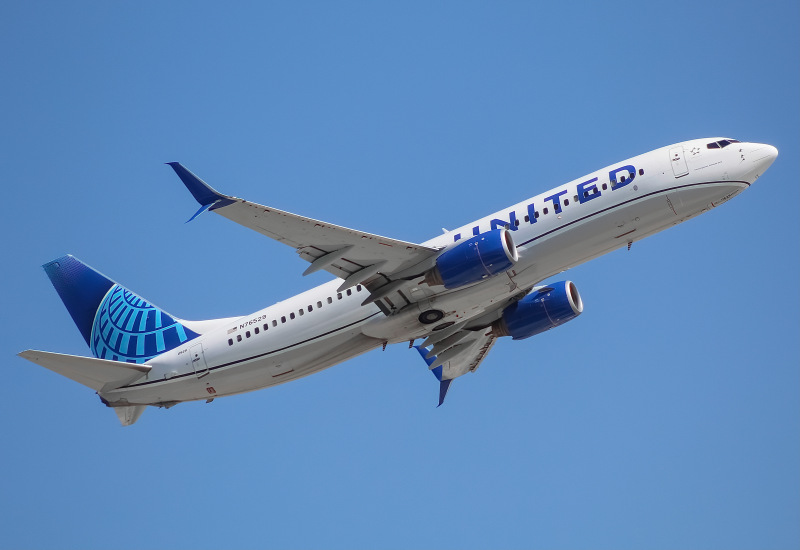 Photo of N76529 - United Airlines Boeing 737-800 at ORD on AeroXplorer Aviation Database