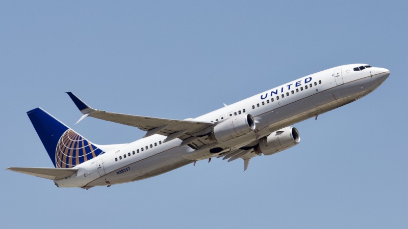 Photo of N38257 - United Airlines Boeing 737-800 at IAH on AeroXplorer Aviation Database