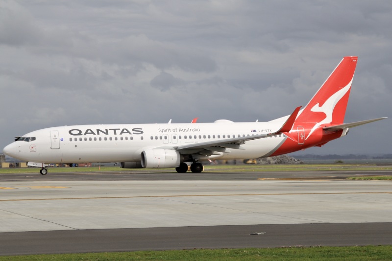 Photo of VH-VZX - Qantas Airways Boeing 737-800 at AKL on AeroXplorer Aviation Database