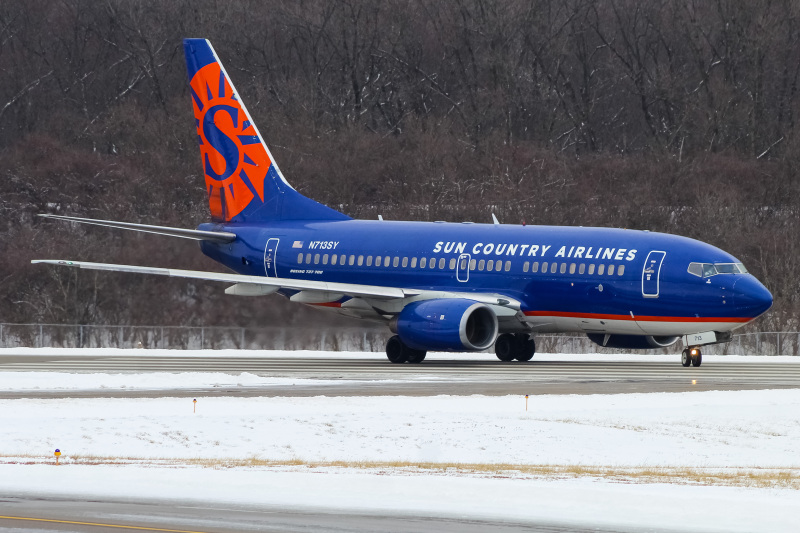 Photo of N713SY - Sun Country Airlines Boeing 737-700 at LUK on AeroXplorer Aviation Database