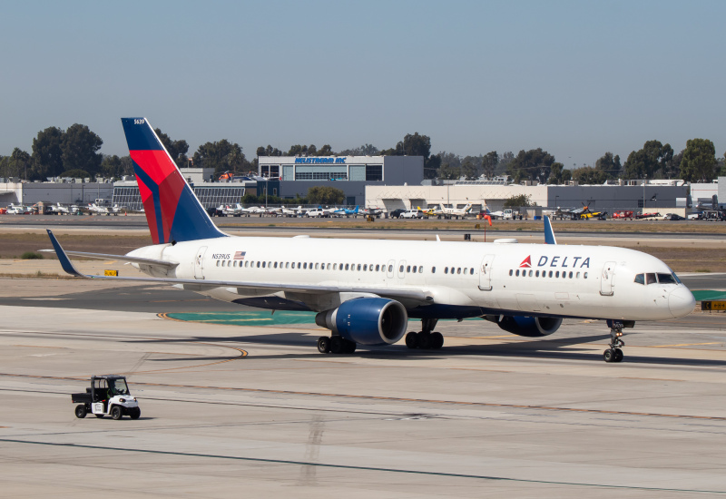 Photo of N539US - Delta Airlines Boeing 757-200 at SNA on AeroXplorer Aviation Database