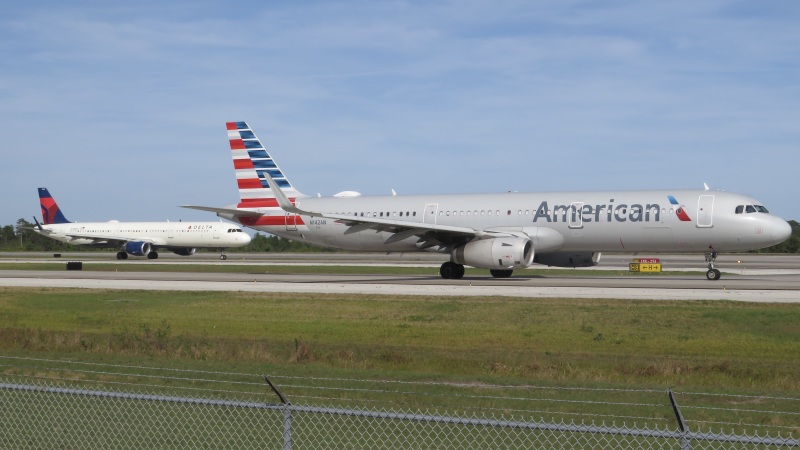 Photo of N142AN - American Airlines Airbus A321-200 at MCO on AeroXplorer Aviation Database