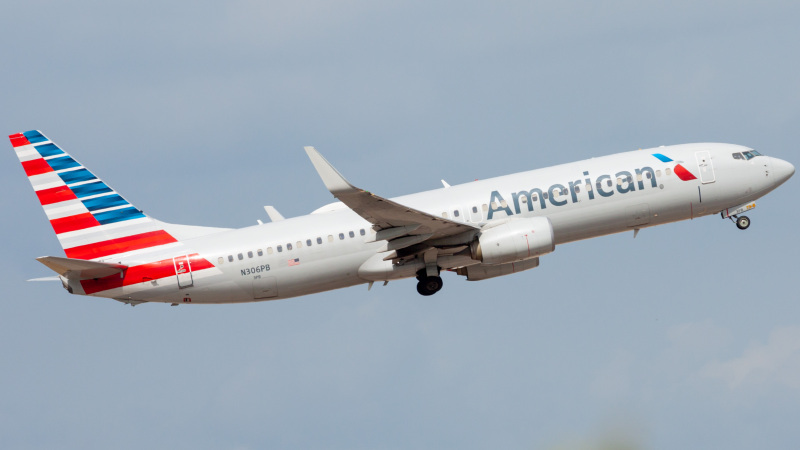 Photo of N306PB - American Airlines Boeing 737-800 at IAH on AeroXplorer Aviation Database