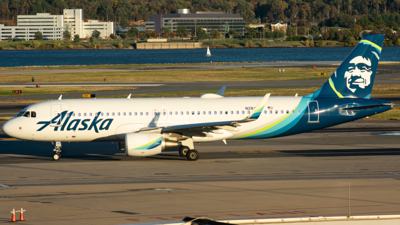 Photo of N284VA - Alaska Airlines Airbus A320 at DCA on AeroXplorer Aviation Database
