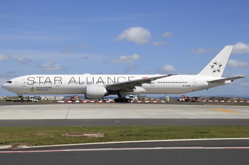 Photo of 9V-SWM - Singapore Airlines Boeing 777-300ER at AKL on AeroXplorer Aviation Database