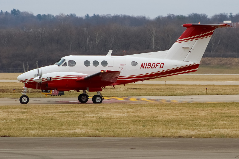 Photo of N190FD - PRIVATE  Beechcraft King Air F90 at LUK on AeroXplorer Aviation Database