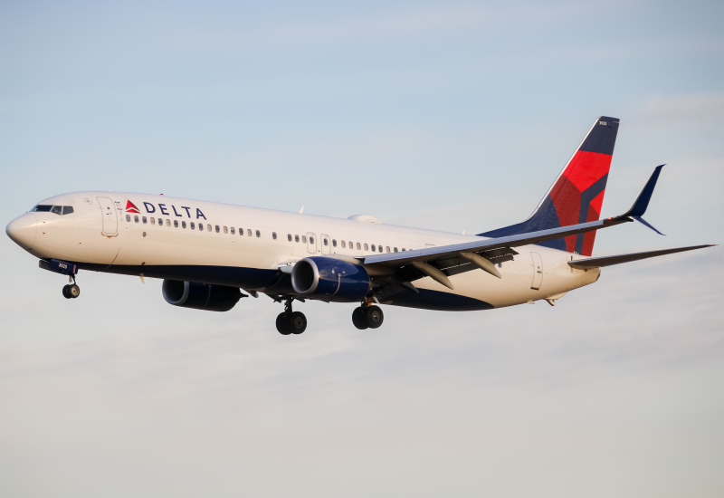 Photo of N925DZ - Delta Airlines Boeing 737-900ER at BWI on AeroXplorer Aviation Database