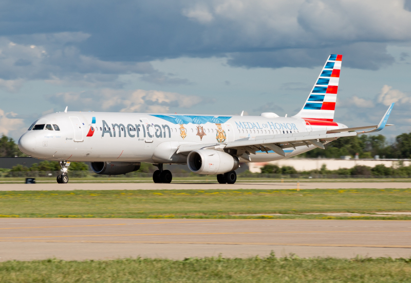 Photo of N167AN - American Airlines Airbus A321-200 at OSH on AeroXplorer Aviation Database