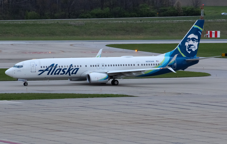 Photo of N293AK - Alaska Airlines Boeing 737-900ER at CVG on AeroXplorer Aviation Database