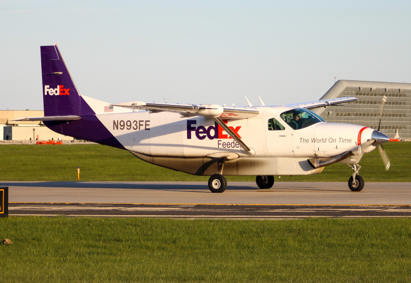 Photo of N993FE - FedEx Cessna 208B Super Cargomaster  at MKE on AeroXplorer Aviation Database