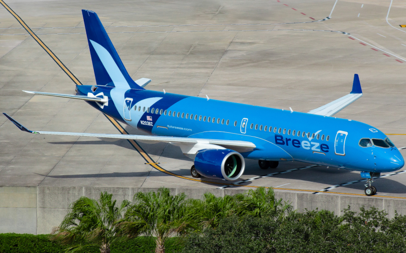 Photo of N203BZ - Breeze Airways Airbus A220-300 at TPA on AeroXplorer Aviation Database