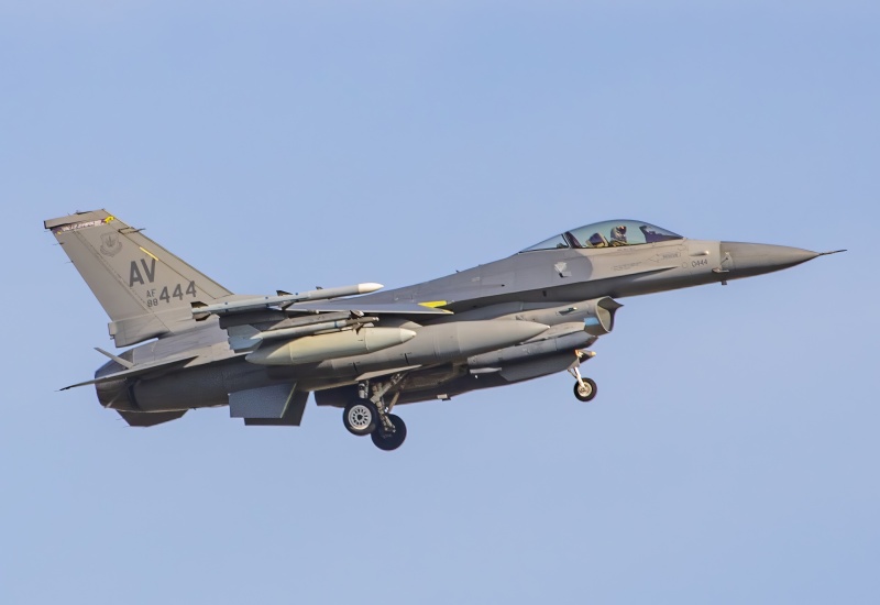 Photo of 88-0444 - USAF - United States Air Force General Dynamics F-16 Fighting Falcon at WRI on AeroXplorer Aviation Database