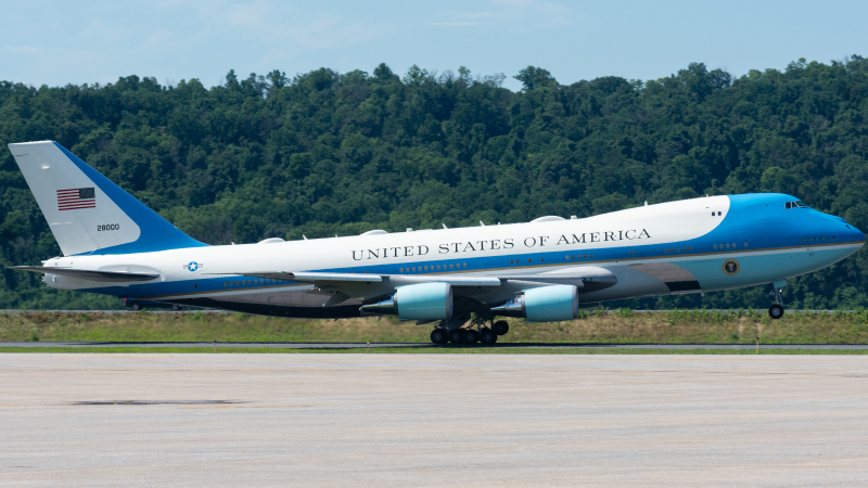 Photo of 82-8000 - USAF - United States Air Force Boeing VC-25A at MDT on AeroXplorer Aviation Database