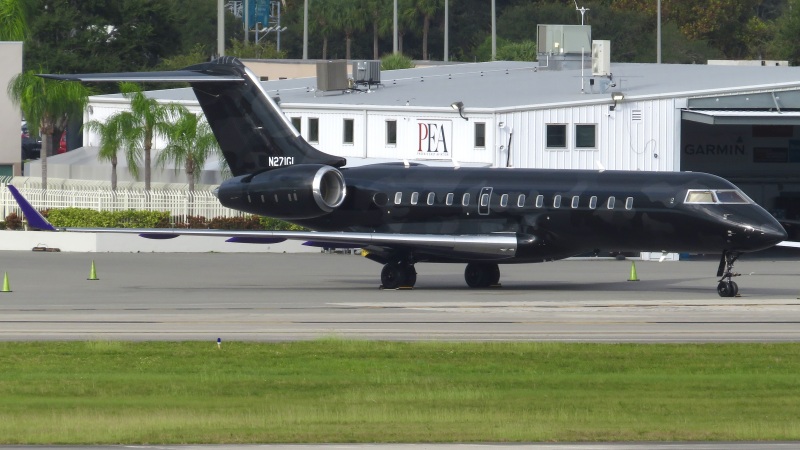 Photo of N271GL - PRIVATE Bombardier Global 5000 at DAB on AeroXplorer Aviation Database