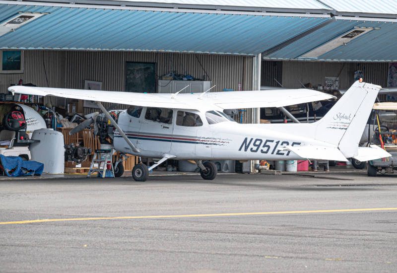Photo of N9512F - SkyLink Aviation Cessna 172 at HNL on AeroXplorer Aviation Database