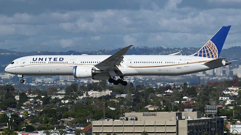 Photo of N91007 - United Airlines Boeing 787-10 at LAX on AeroXplorer Aviation Database