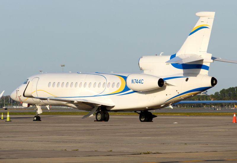 Photo of N744C - PRIVATE Dassault Falcon 7X at MCO on AeroXplorer Aviation Database