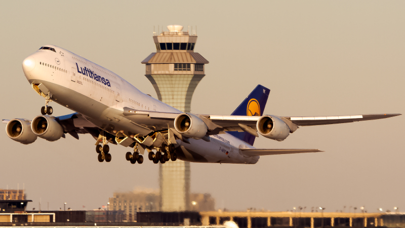 Photo of D-ABYK - Lufthansa Boeing 747-8i at ORD on AeroXplorer Aviation Database