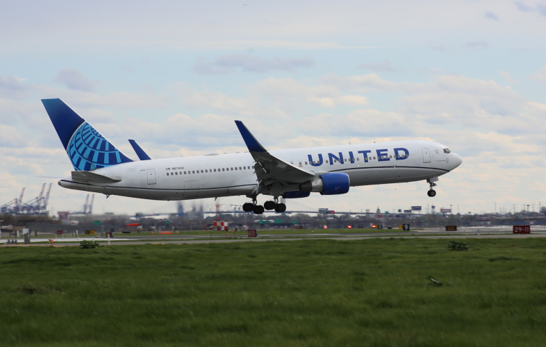 Photo of N674UA - United Airlines Boeing 767-300 at EWR on AeroXplorer Aviation Database
